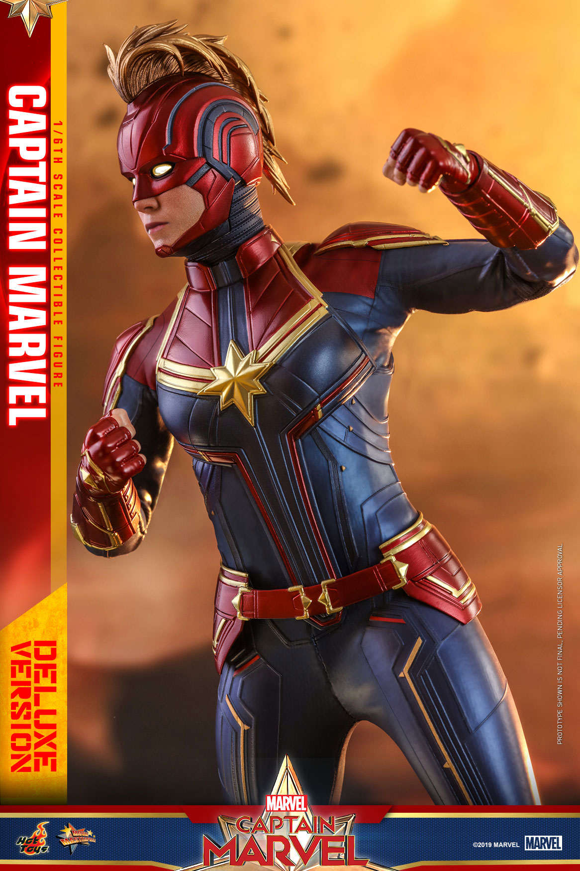 Hot-Toys---Captain-Marvel---Captain-Marvel-collectible-figure-(Deluxe)_PR13
