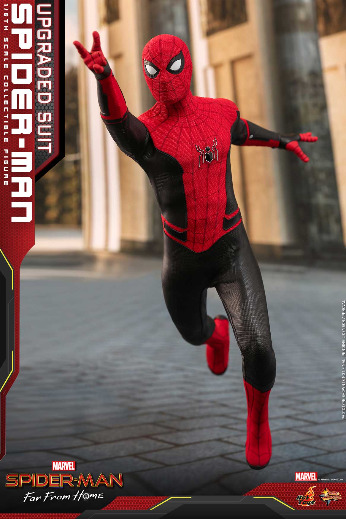 Hot-Toys---SMFFH---Spider-Man-(Upgraded-Suit)-collectible-figure_PR10
